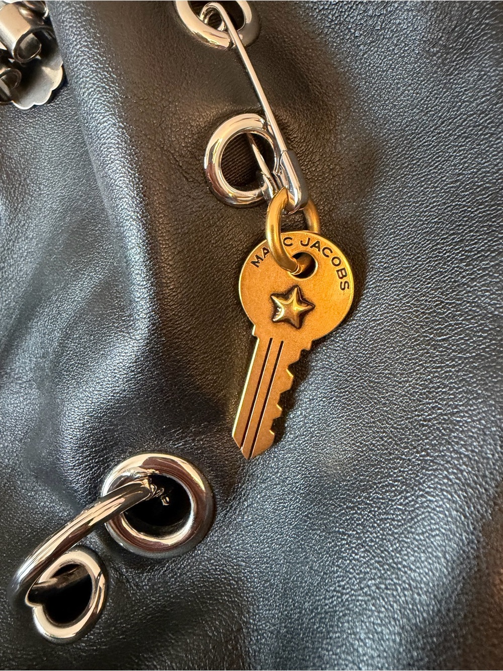 Marc Jacobs Grommet Charm Cristina Leather Tote Black - Picture 11 of 16